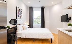Charming Apartment Downtown Montreal With Parking & Pet-Friendly